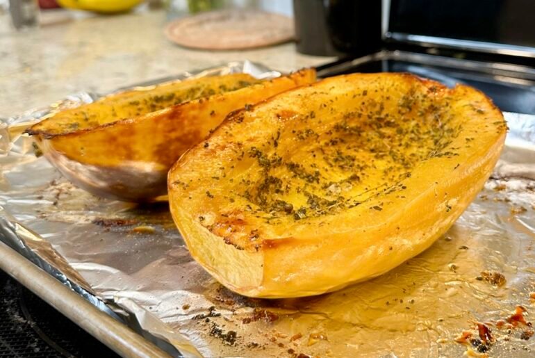 How to Cook Spaghetti Squash in The Oven, Spaghetti Squash Recipe by The Mediocre Cook, Healthy Recipes