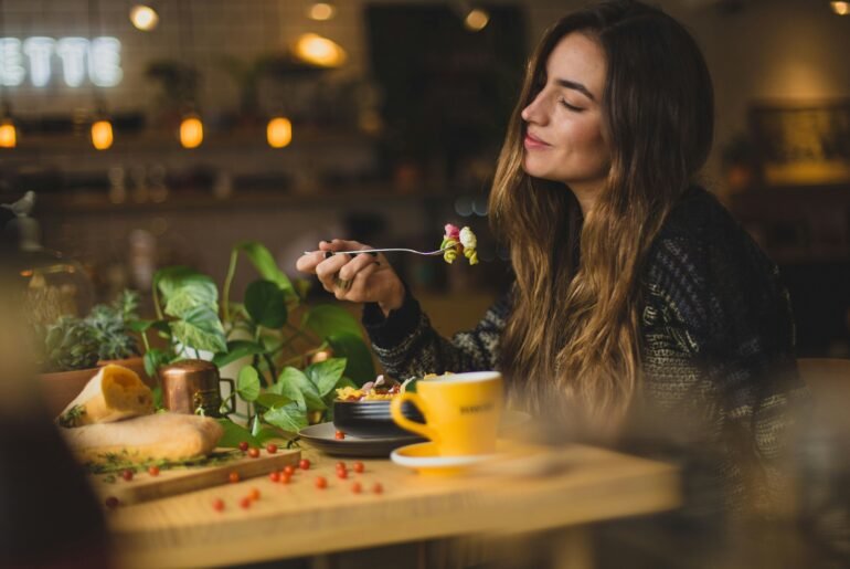 Mindful Eating for Better Digestion: A Comprehensive Guide